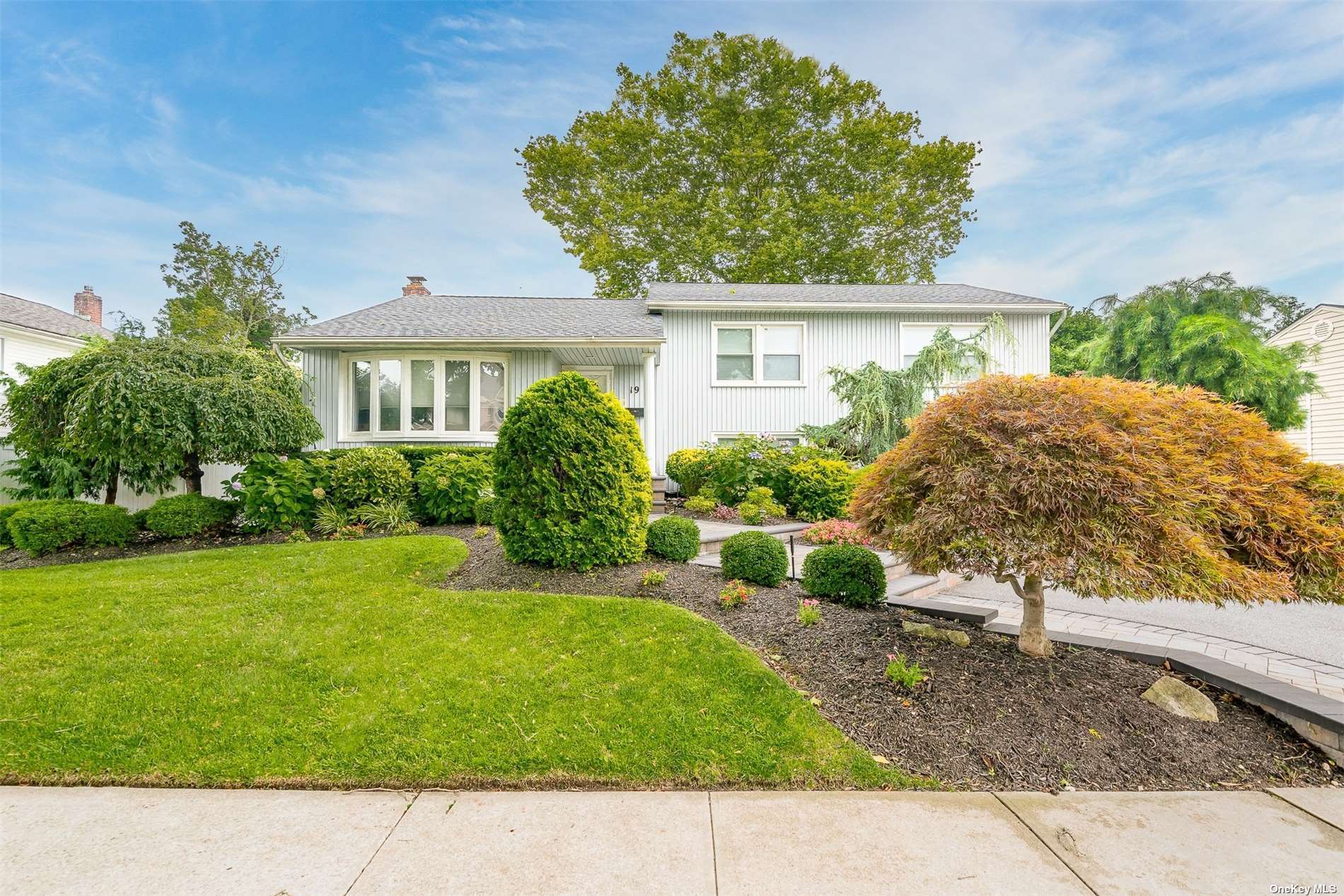 Eaton Rd, Syosset, NY 11791