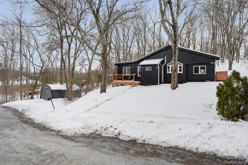 62 Netherwood Plz, Salt Point, NY, 12578-2263 | Card Image