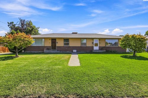 503 and 503 1/2 Hillcrest St, Grandview, WA, 98930 | Card Image