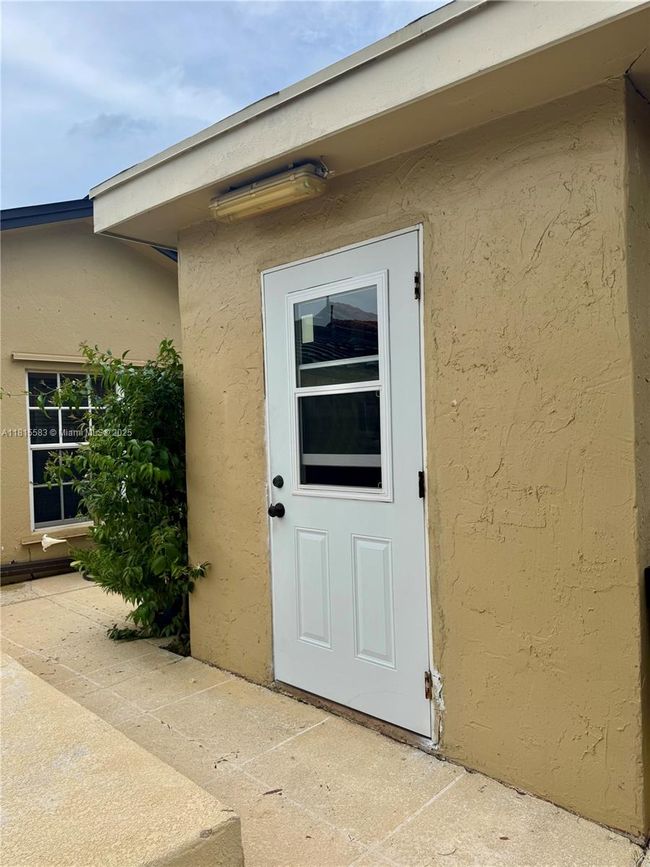17086 Sw 144 Th Ct, House other with 3 bedrooms, 2 bathrooms and null parking in Miami FL | Image 30