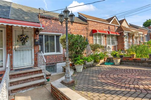 2009 42nd St, Astoria, NY, 11105-1221 | Card Image
