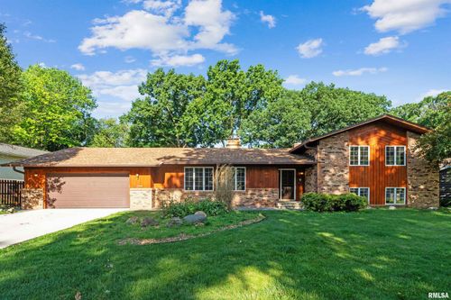 2351 5th St, East Moline, IL, 61244-2742 | Card Image