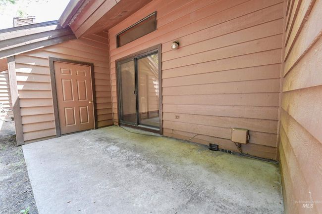 Entrance to property featuring a patio | Image 14