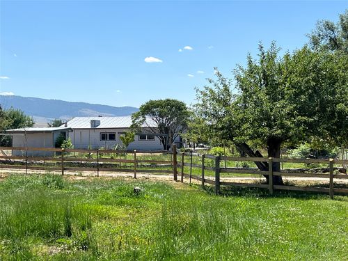 825 Ridge Rd, Stevensville, MT, 59870-6109 | Card Image