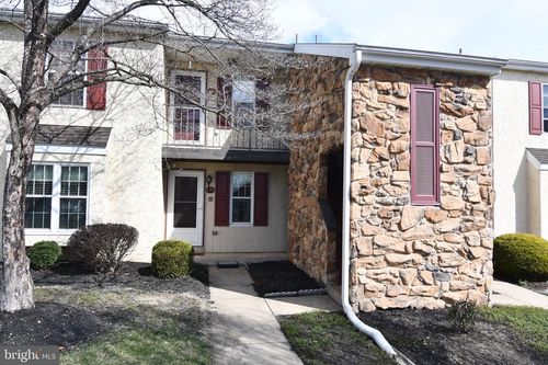 175 Oak Knoll Cir, Millersville, PA, 17551-2202 | Card Image