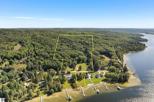 418 N Intermediate Lake Rd, Central Lake, MI, 49622-9542 | Card Image