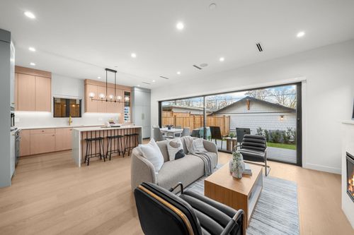 2-2247 Parker St, Vancouver, BC, V5L2L8 | Card Image