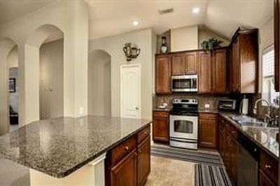 8003 Saragosa Blue Lane, House other with 3 bedrooms, 2 bathrooms and null parking in Richmond TX | Image 3