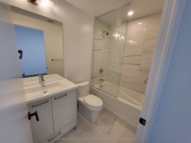 1603 - 28 Interchange Way, Condo with 2 bedrooms, 2 bathrooms and 1 parking in Concord ON | Image 8