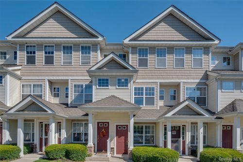 9-19 Putters Way, Middletown, NY, 10940-2678 | Card Image