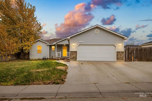 520 Kyle St, Mountain Home, ID, 83647-4636 | Card Image