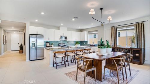 17605 Bassets St, Hesperia, CA, 92345-8204 | Card Image