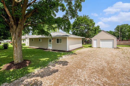 1297 Garfield Ave, Mount Morris, MI, 48458-1715 | Card Image