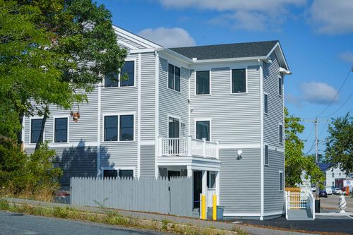 49 Center St, Hyannis, MA, 02601-5537 | Card Image