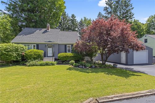 208 Mcclennan Dr, Fayetteville, NY, 13066-1237 | Card Image