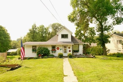 916 Highland Ave, Fergus Falls, MN, 56537-2323 | Card Image