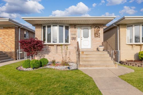 5209 S Narragansett Ave, Chicago, IL, 60638-1342 | Card Image