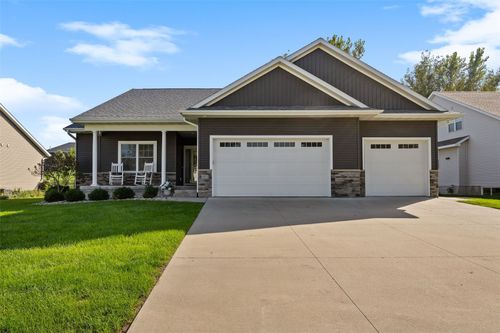 6415 Ushers Ridge Dr, Cedar Rapids, IA, 52411-7642 | Card Image