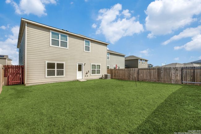 10818 Monterey Pike, House other with 5 bedrooms, 3 bathrooms and null parking in Converse TX | Image 29