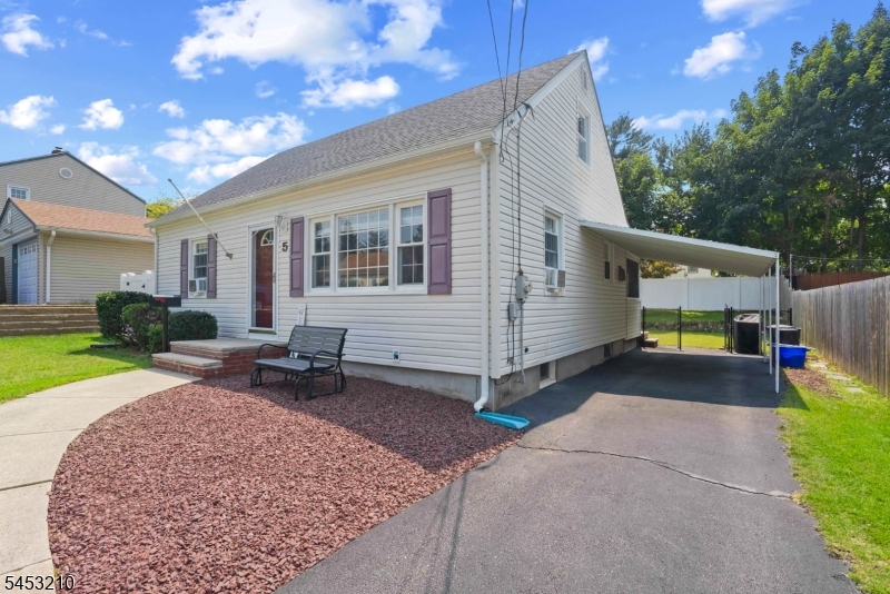 Residential in Bloomingdale Boro 2