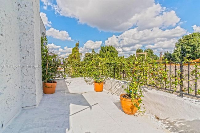 2341 Sw 16 Th Ter, House other with 4 bedrooms, 5 bathrooms and null parking in Miami FL | Image 24