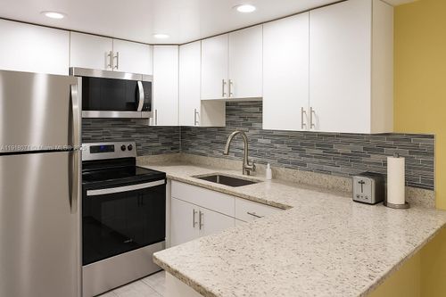 apt-h1-5771 Washington St, Hollywood, FL, 33023-1488 | Card Image