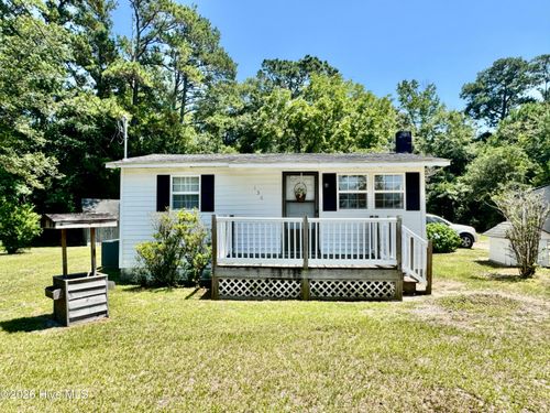 136 Floyd Pond Ln, Richlands, NC, 28574-8208 | Card Image