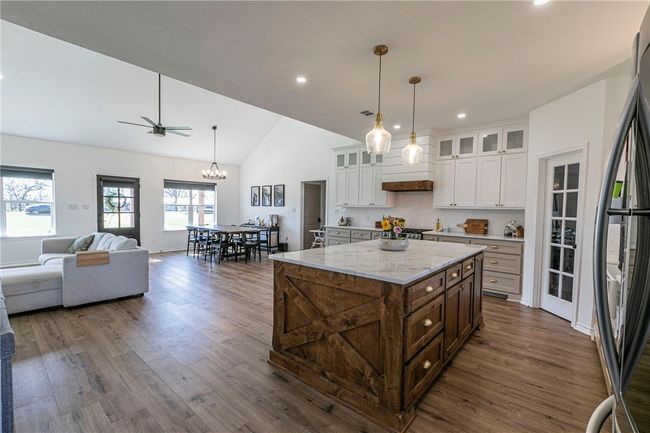 1973 Jackson Ln, House other with 3 bedrooms, 2 bathrooms and 2 parking in China Spring TX | Image 15