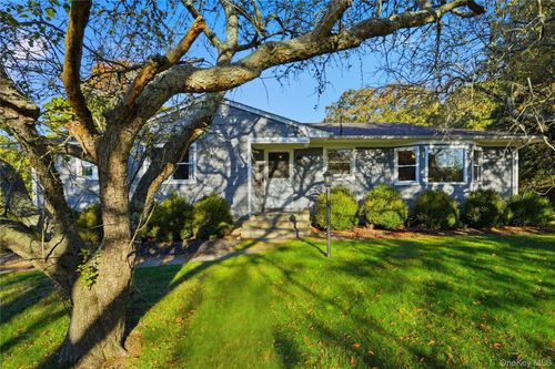 15 Club Dr, Southampton, NY, 11968-3615 | Card Image