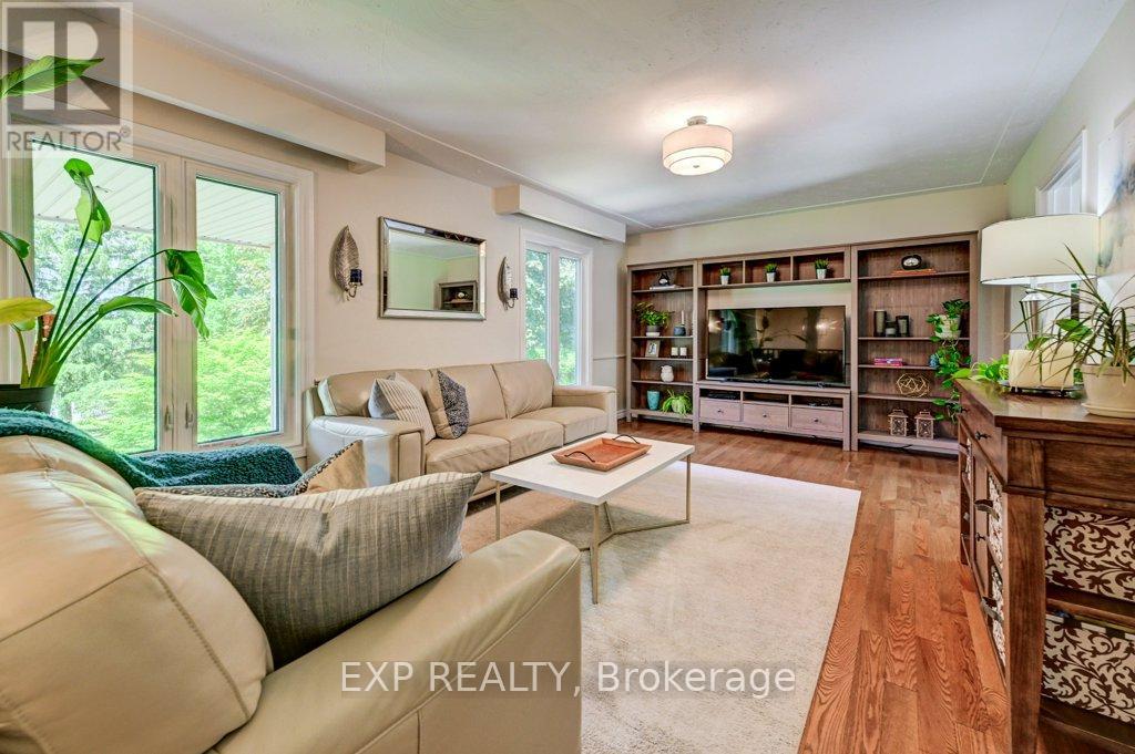 Residential in Hamilton (Waterdown) 5
