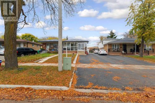 3135 Purnell Crt, Mississauga, ON, L4T2J7 | Card Image