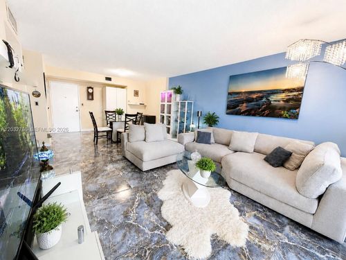 403-4200 Hillcrest Dr, Hollywood, FL, 33021-7977 | Card Image