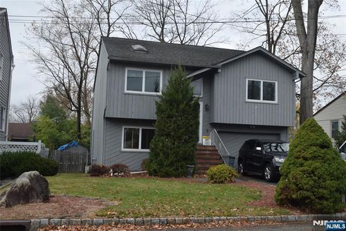 27 3rd Ave, Roseland, NJ, 07068-1622 | Card Image