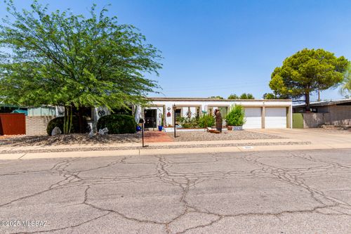 8914 E Maple Leaf Dr, Tucson, AZ, 85710-8612 | Card Image