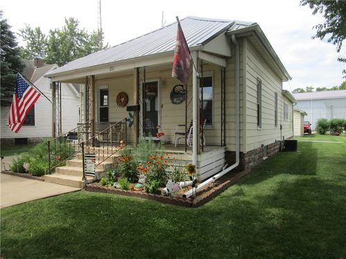 211 S State St, Pana, IL, 62557-1317 | Card Image