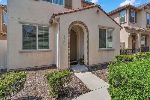 675 Mandarin Ln, Rialto, CA, 92376-6817 | Card Image