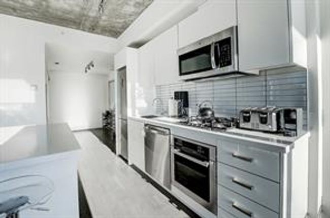 1502 - 1010 6 St Sw, Condo with 2 bedrooms, 2 bathrooms and 1 parking in Calgary AB | Image 11