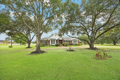 428 Briar Creek Ln, Sealy, TX, 77474-7324 | Card Image