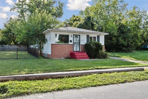3713 E 144th St, Cleveland, OH, 44120-4812 | Card Image