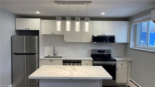 103-413 Hazel St, Waterloo, ON, N2L3P7 | Card Image