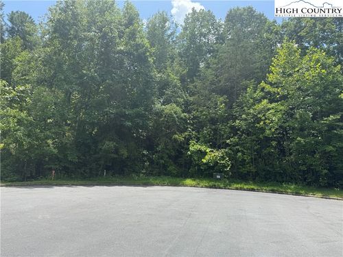 1047 Williamsburg Dr, Lenoir, NC, 28645-8263 | Card Image