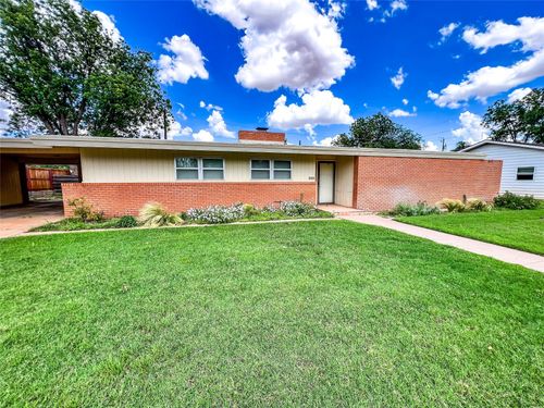 220 N 15th Ave, Munday, TX, 76371-1741 | Card Image