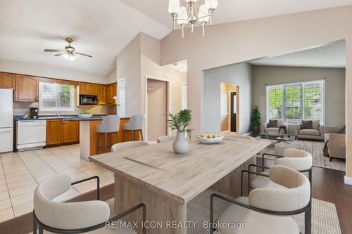 238 Fleming Dr, London, ON, N5V4Y9 | Card Image