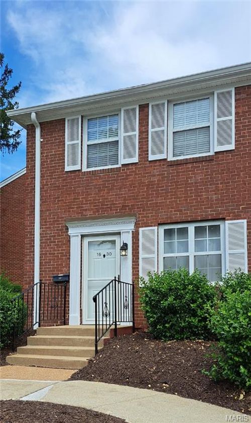1630 E Swan Cir, Brentwood, MO, 63144-1115 | Card Image