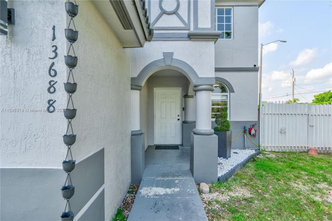 13688 Sw 264 Th Ter, House other with 4 bedrooms, 3 bathrooms and null parking in Homestead FL | Image 4