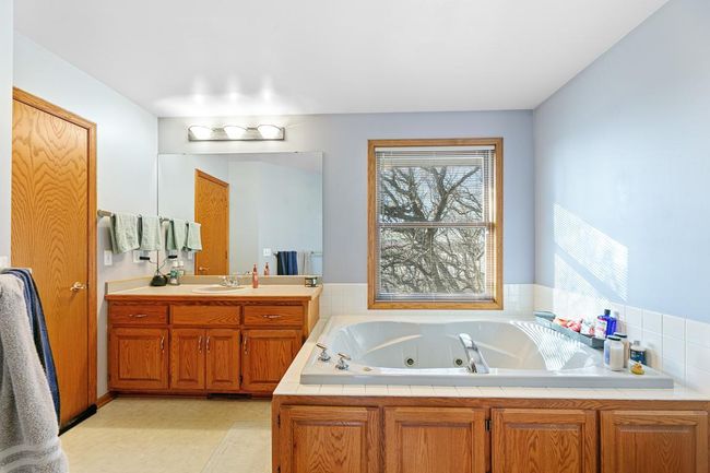 3rd level - Primary Bathroom | Image 18