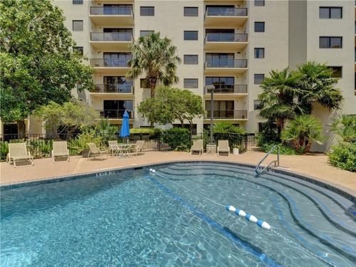 apt-4c2-40 N Interstate 35, Austin, TX, 78701-4347 | Card Image