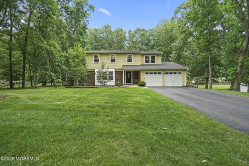 40 Eaglenest Rd, Freehold, NJ, 07728-8501 | Card Image