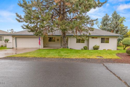 715 Hanks St, Klamath Falls, OR, 97601-1330 | Card Image