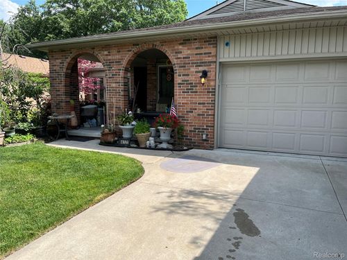 44131 Westminister Way, Canton, MI, 48187-3166 | Card Image